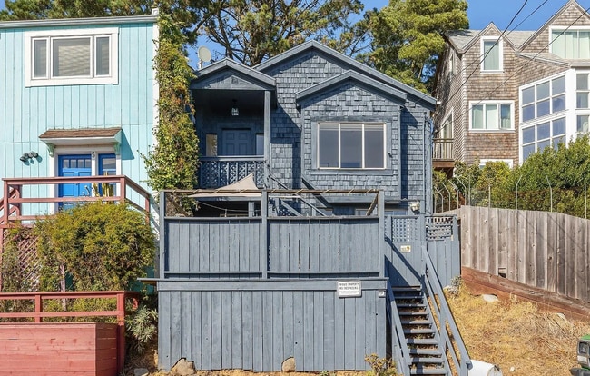 Building Photo - Prime Bernal Village with views - a single...