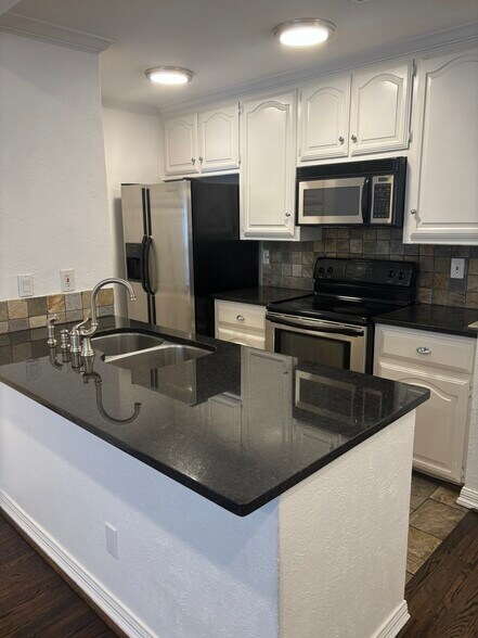 Building Photo - 3412 McFarlin Blvd