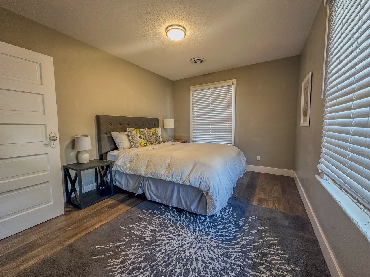 Building Photo - 5532 N Haight Ave