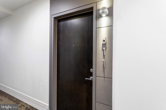 Building Photo - 2550 17th St NW