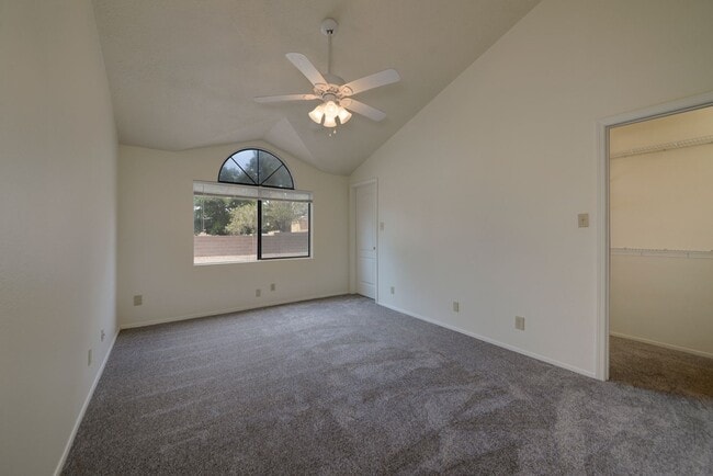 Building Photo - Amazing Three Bedroom in Heart of Rio Rancho!