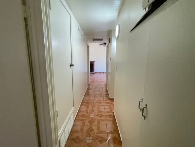 Building Photo - Apple Valley, 3 Bedroom, 2 Bathrooms, 1/2 acre property, Fully fenced