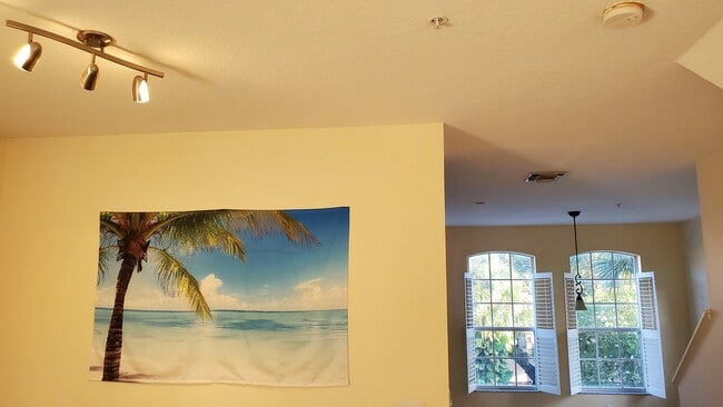 Building Photo - 3013 Pointeview Dr