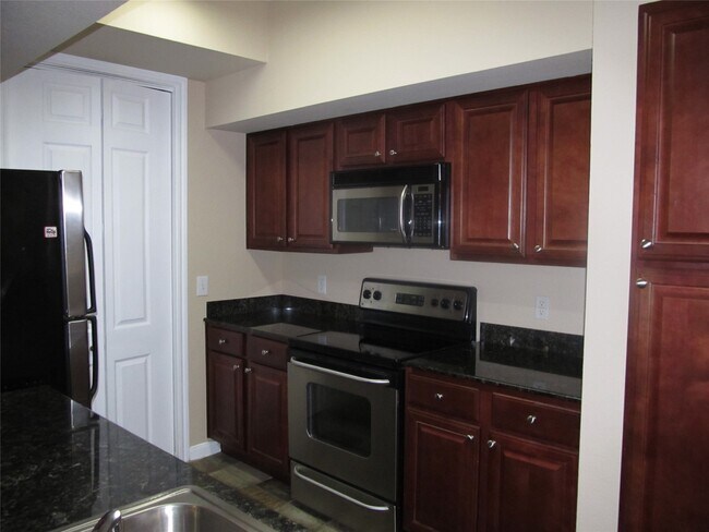 Building Photo - 7575 Kirby Dr