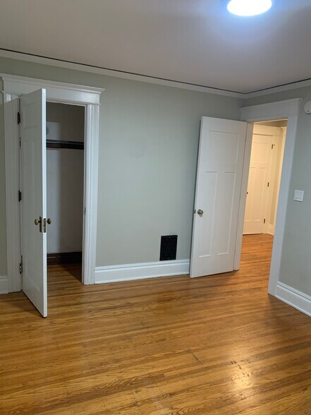 Building Photo - 152 Rosedale St