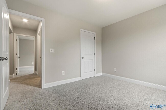 Building Photo - 122 Ardsley Dr