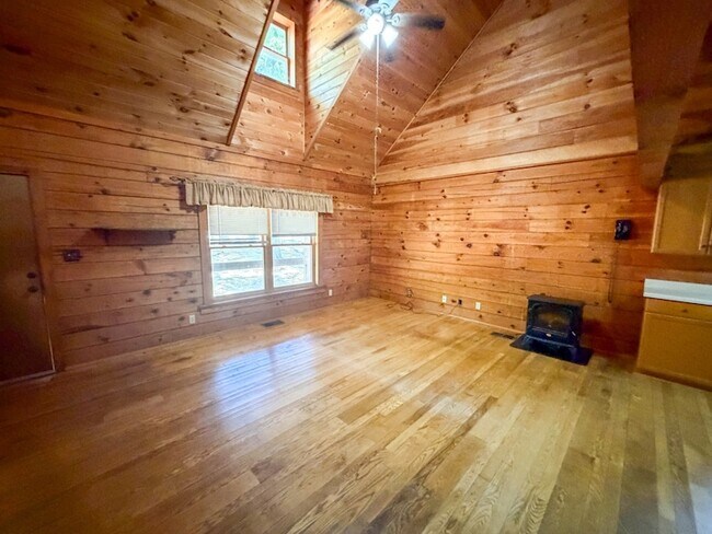 Building Photo - 111 Rocky Creek Dr