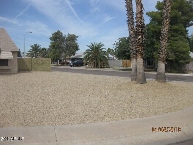 Building Photo - 10614 N 72nd Ave
