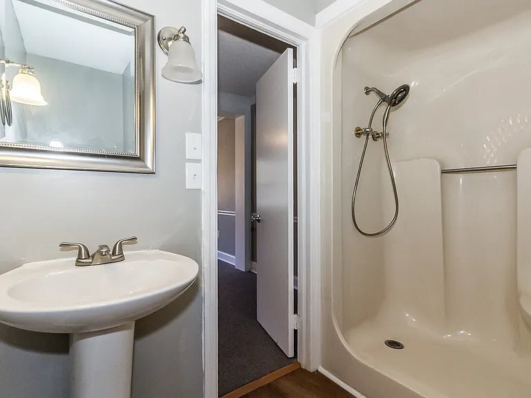 Building Photo - 1518 Dahlia Rd