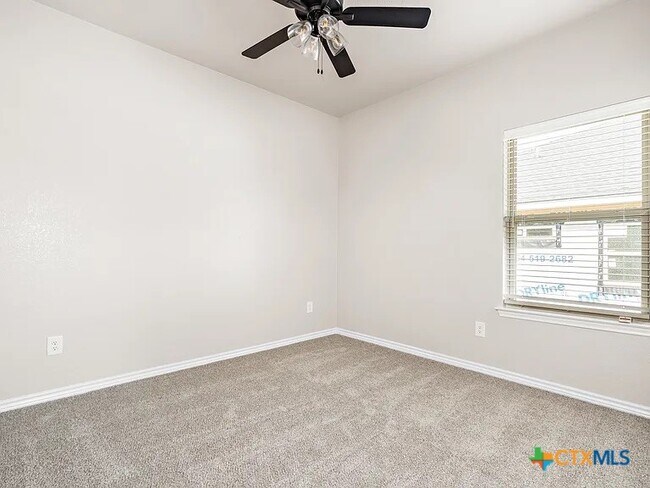 Building Photo - 602 Dred Roger Circle