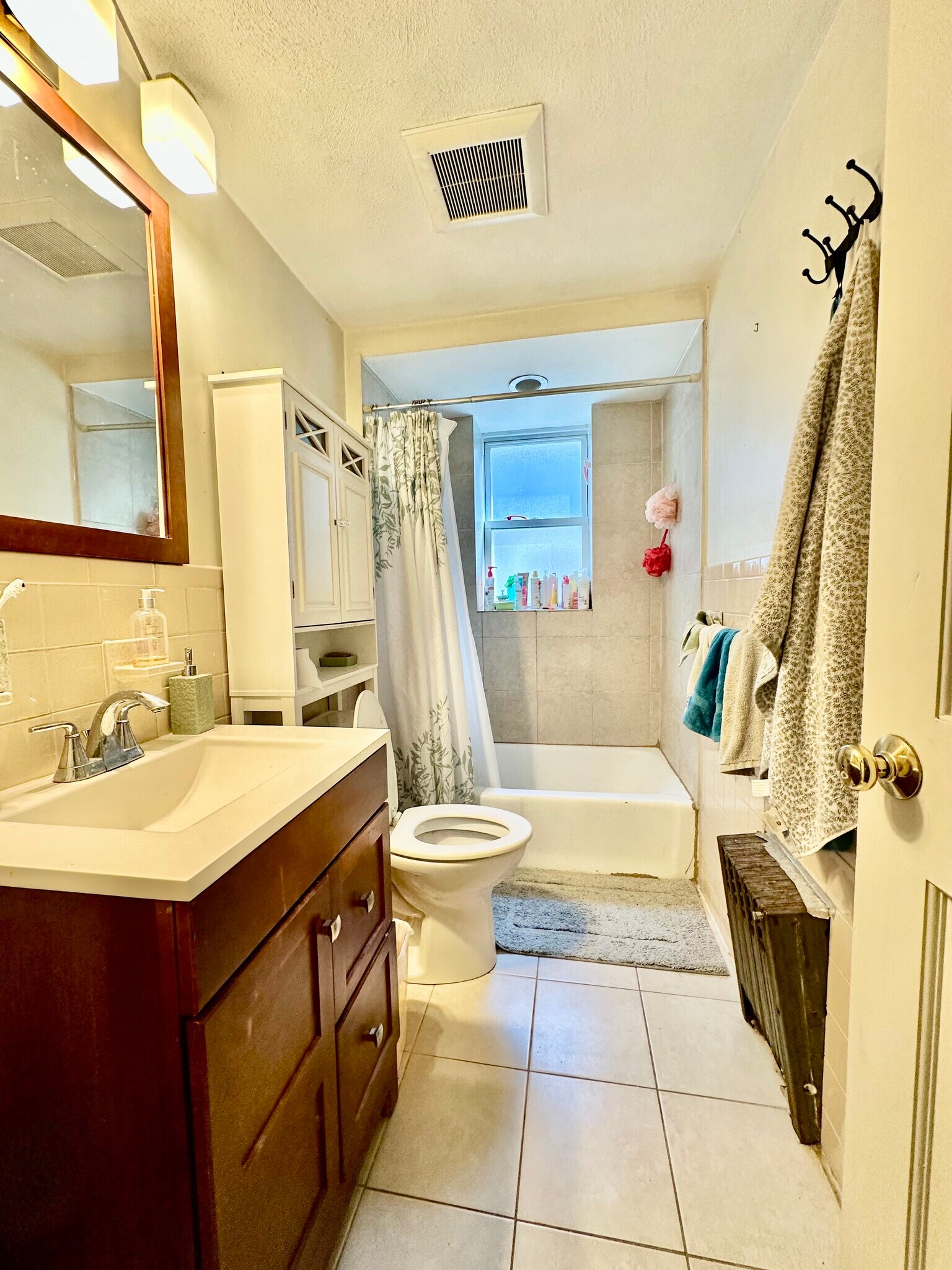 Building Photo - 93 Hillside St