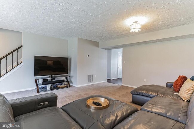 Building Photo - 6103 Red Squirrel Pl