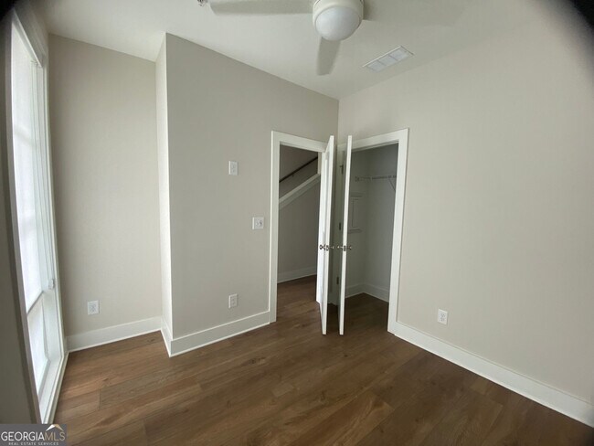 Building Photo - 1295 Longreen Ter NW