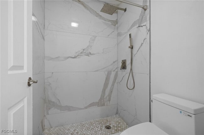 Building Photo - 6322 Royal Woods Dr