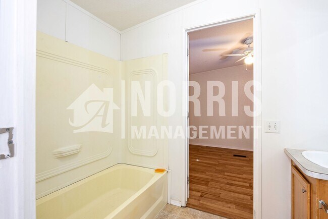 Building Photo - 9960 S Niehaus Rd