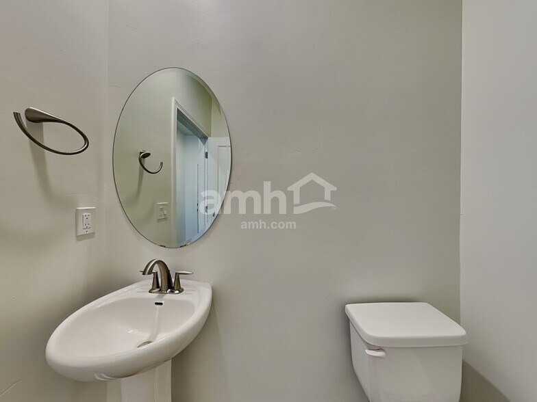 Building Photo - 4449 N Morgan Way