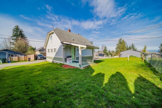 Building Photo - **Move-In Special** Charming 2bedroom, 1bath 1920’s Home in North Everett