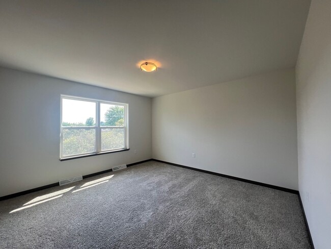Building Photo - 1606 Eastside Cir