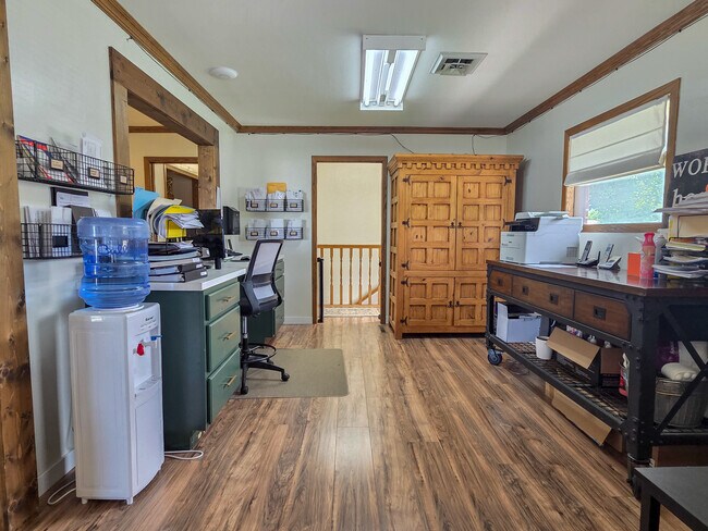 Building Photo - Overland Office