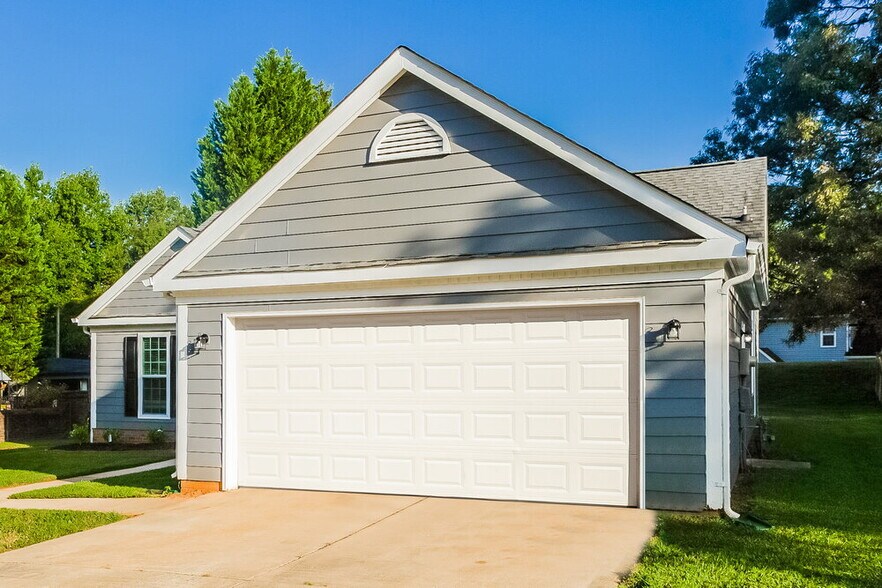 Building Photo - 6115 Sunstone Dr