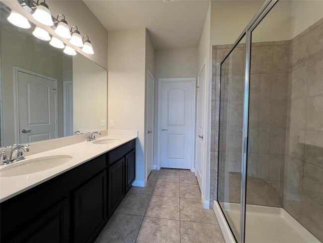 Building Photo - 1325 Meadowsouth Ln