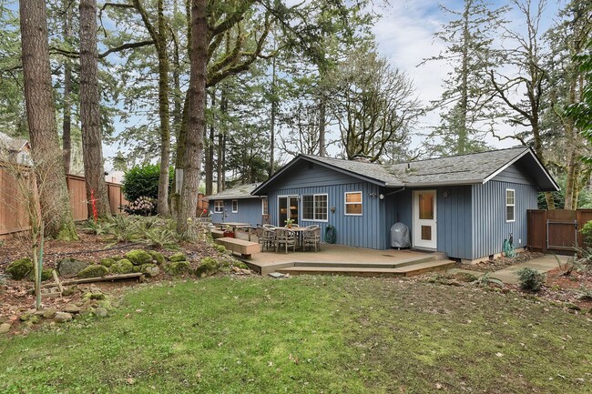 Building Photo - Quaint Remodeled Ranch in Lake Oswego