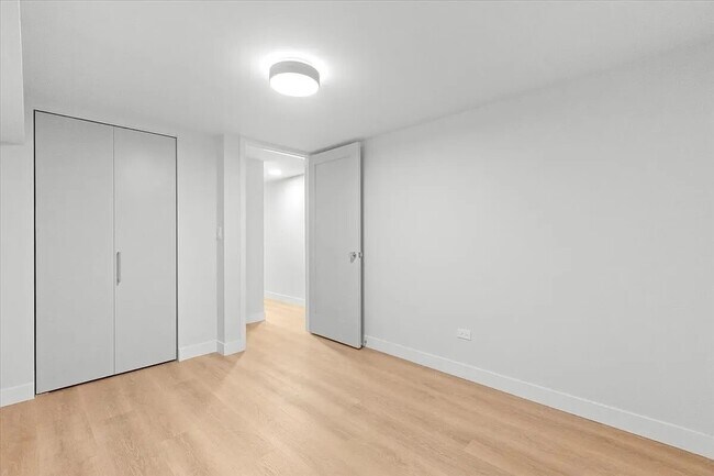 Building Photo - 927 N Mozart St