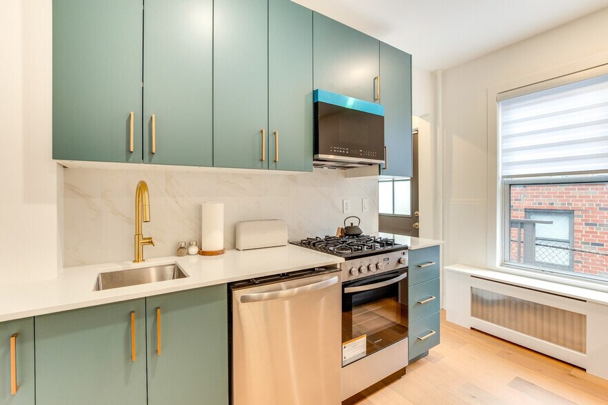 Building Photo - 1032 McLean Ave