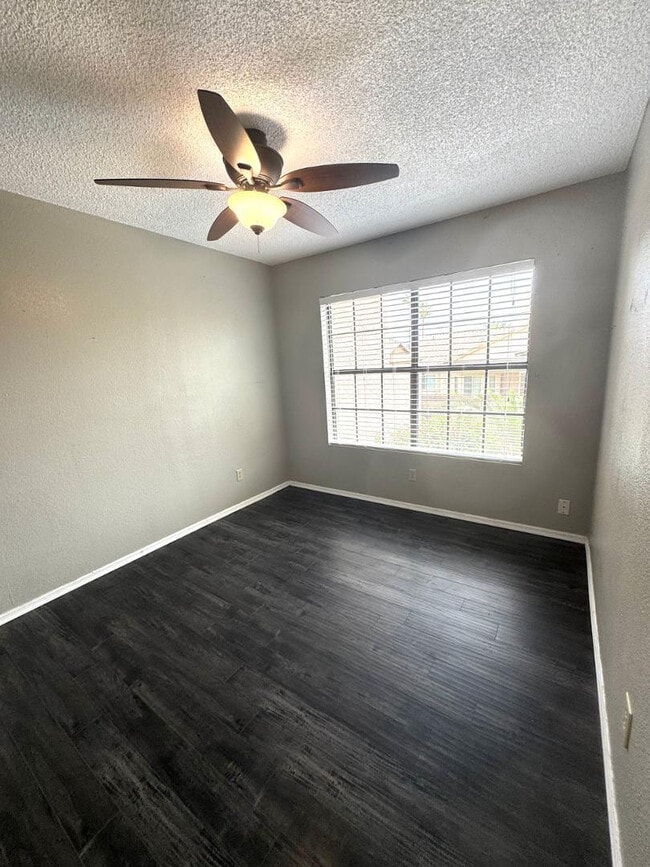 Building Photo - 4901 E Kelton Ln