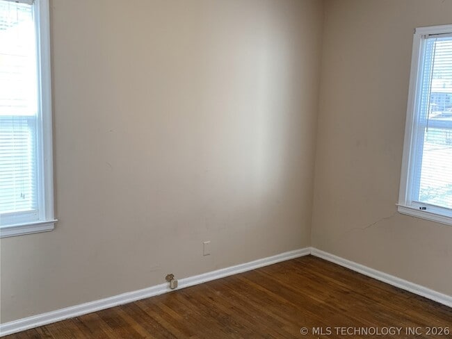 Building Photo - 220 S 70th E Ave