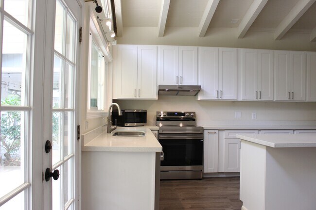 Building Photo - 1279 Kaeleku St