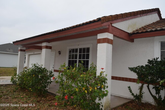 Building Photo - 213 Abello Rd SE