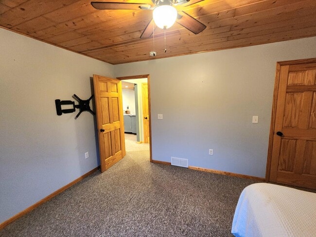 Building Photo - 6039 Morris Lake Rd