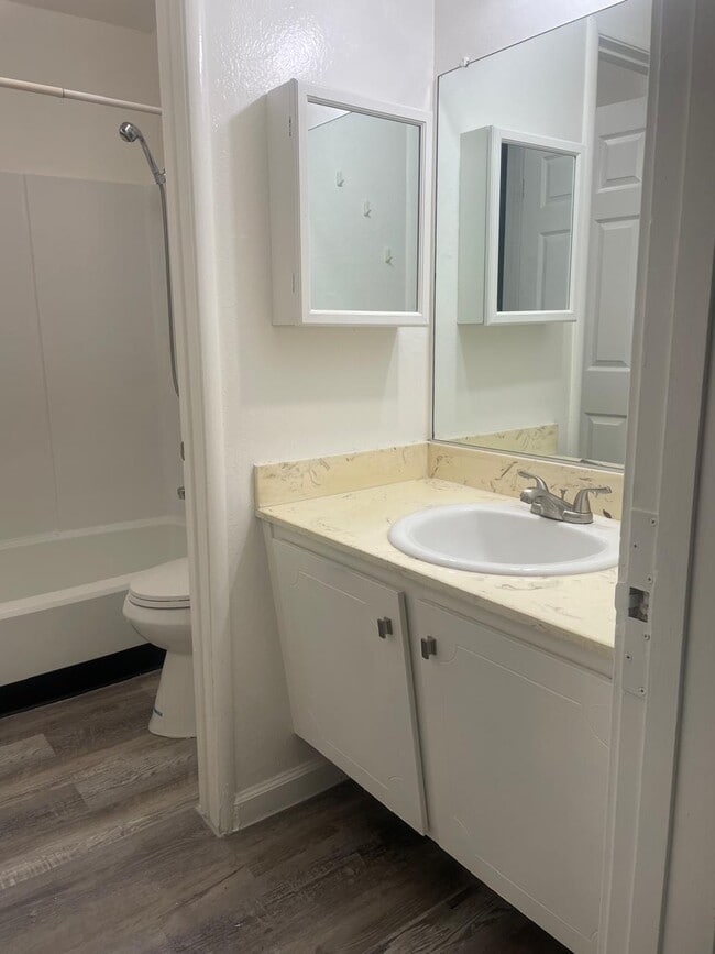 Building Photo - 1227 Casita Dr