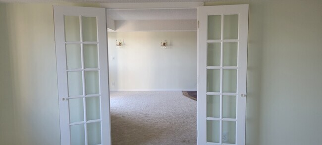 Building Photo - 3800 Powell Ln