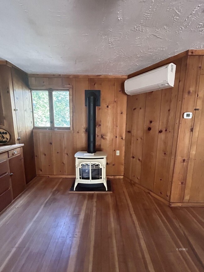 Building Photo - 1Bd/1Ba Cabin on .31 Acres for Rent Near Town