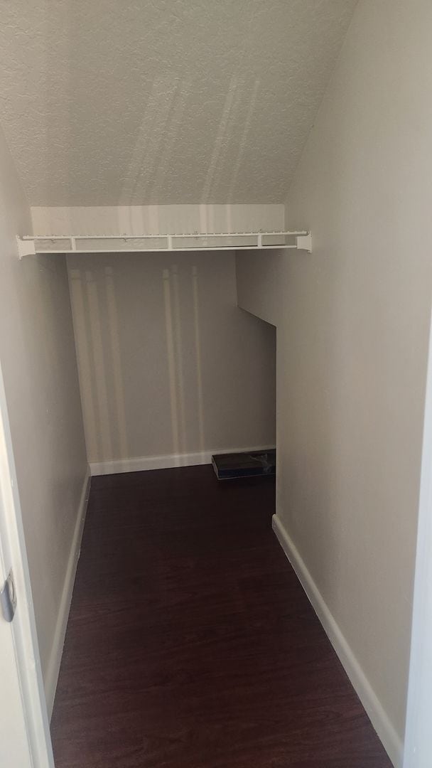Building Photo - 2 bedroom 2.5 bath
