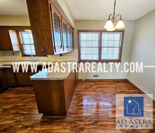 Building Photo - Spacious Duplex in Independence-Available ...