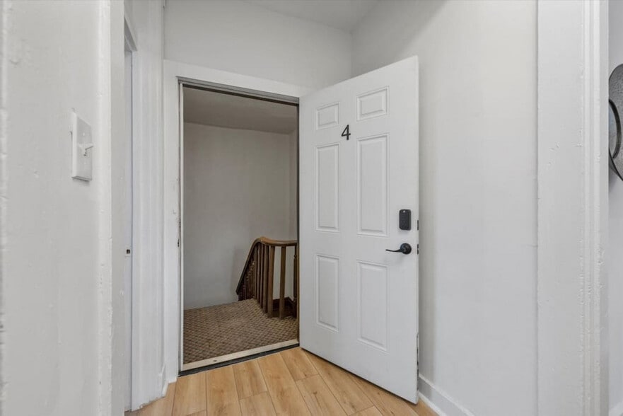 Building Photo - 242 Mccormick Pl