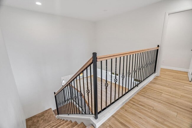 Building Photo - 5 Bedroom house with view