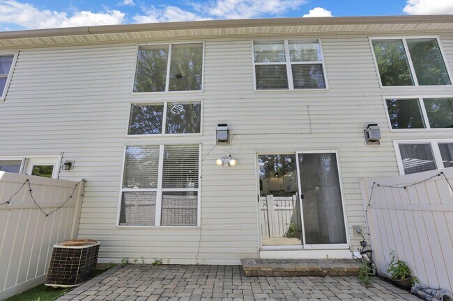Building Photo - 2573 Rustling Oak Blvd