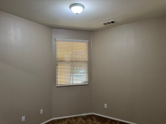 Building Photo - 2274 Purple Finch Ct