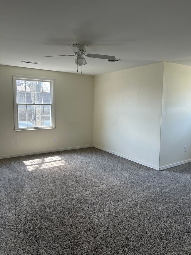 Building Photo - 302 Salem St