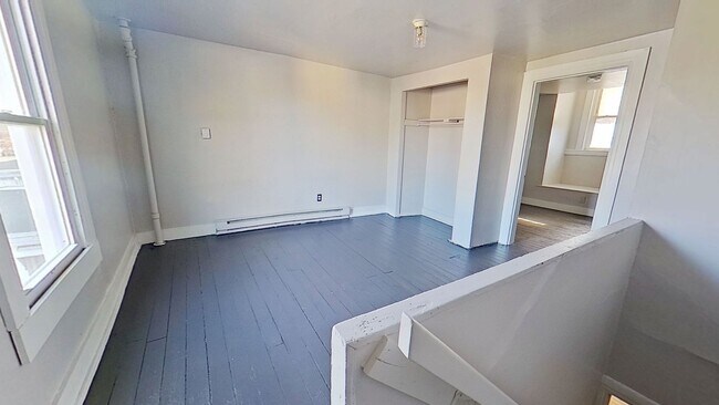 Building Photo - Second-Floor Apartment Accepting Housing Vouchers - MOVE IN SPECIAL