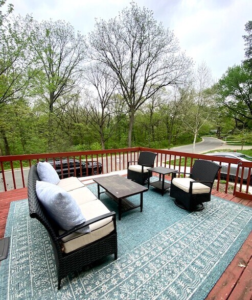 Building Photo - 122 N Kenosha Dr