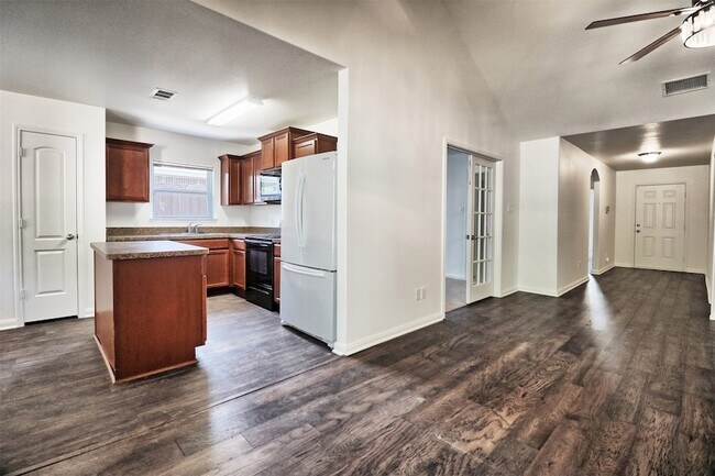 Building Photo - 1208 Bluffview Dr