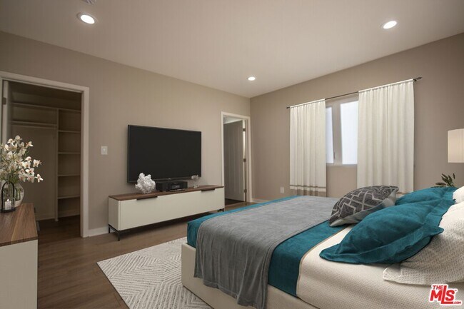 Building Photo - 4924 Laurel Canyon Blvd