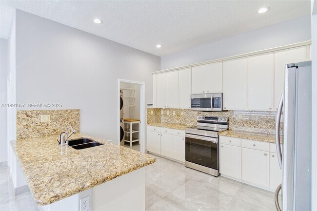 Building Photo - 3810 SW 51st St