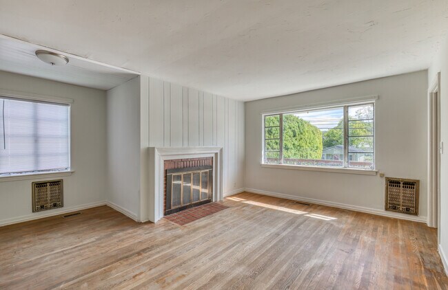 Primary Photo - 1609 E Fairview Ave