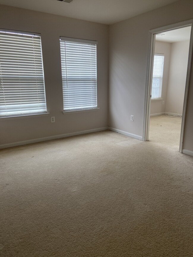 Building Photo - 305 N Old Dominion Ln